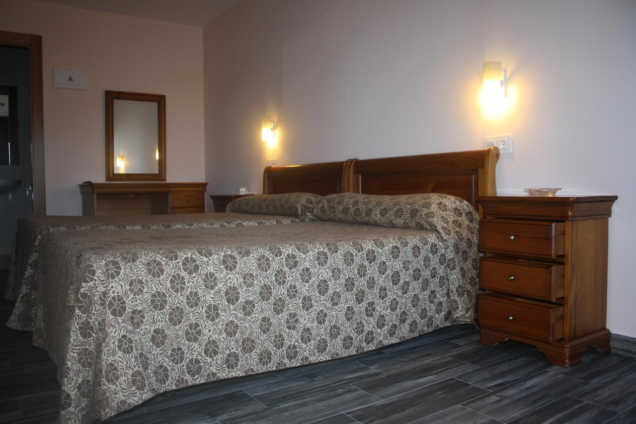 Hotel Lupa San Juan de Pinera Bagian luar foto
